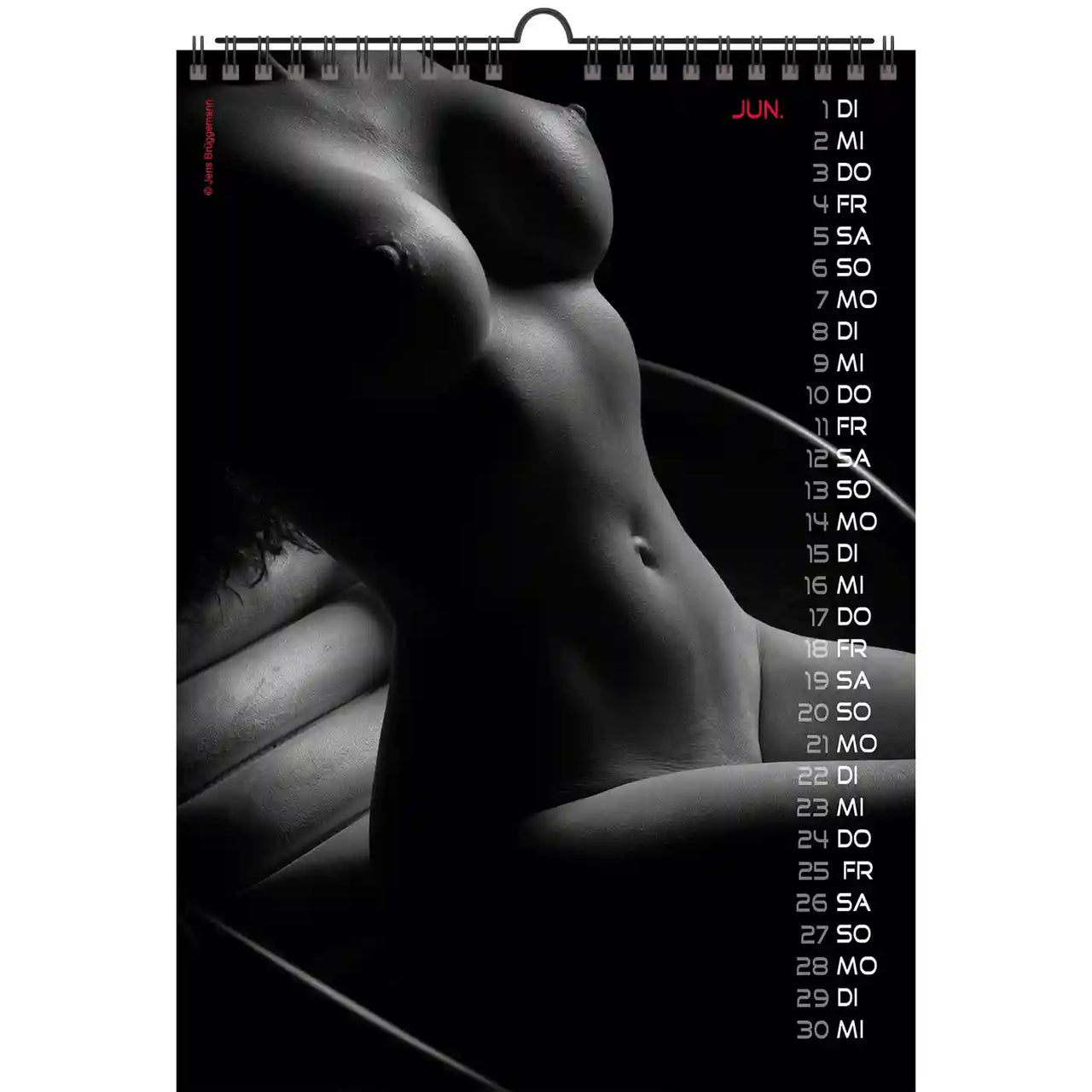 Kalender met een zwart-wit afbeelding van een naakt figuur op een witte achtergrond