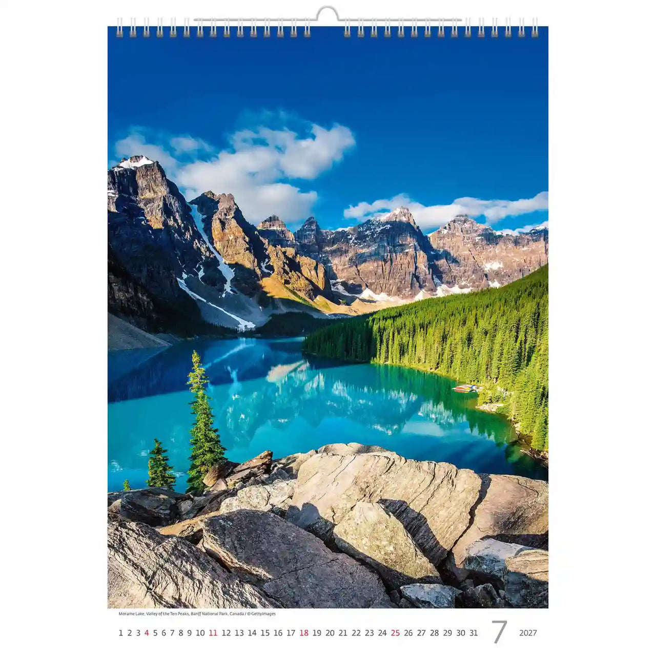 Kalender met panoramisch uitzicht op een berg en een helderblauw meer