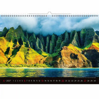 Kalender met een schilderachtig uitzicht op de bergen en de oceaan