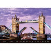 Kalender met Tower Bridge in Londen in de schemering op de cover