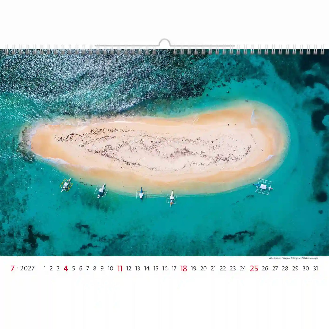 Kalender met een luchtfoto van een klein eiland midden in helderblauw water.
