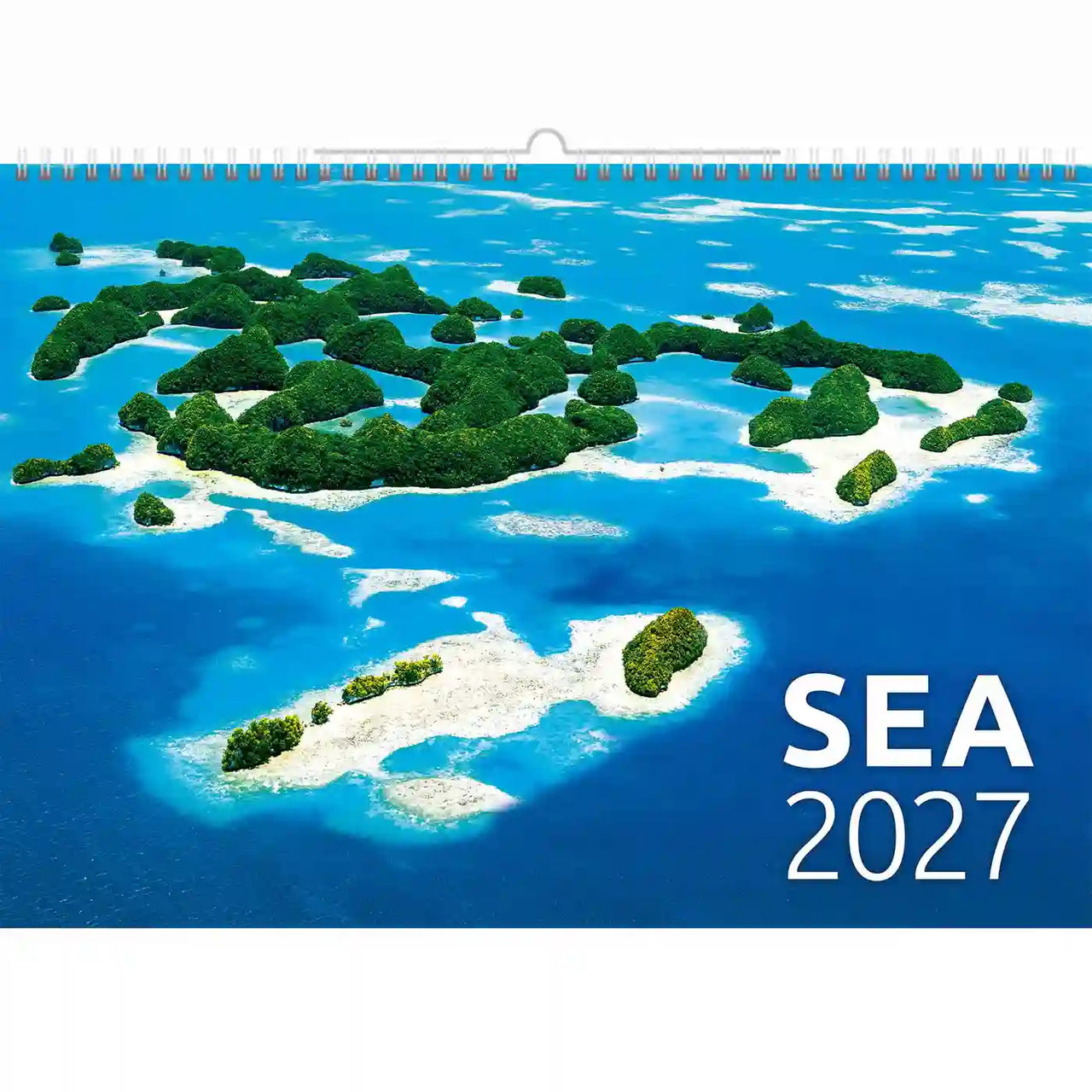 Kalenderomslag met eilandtafereel en tekst 'SEA 2027'