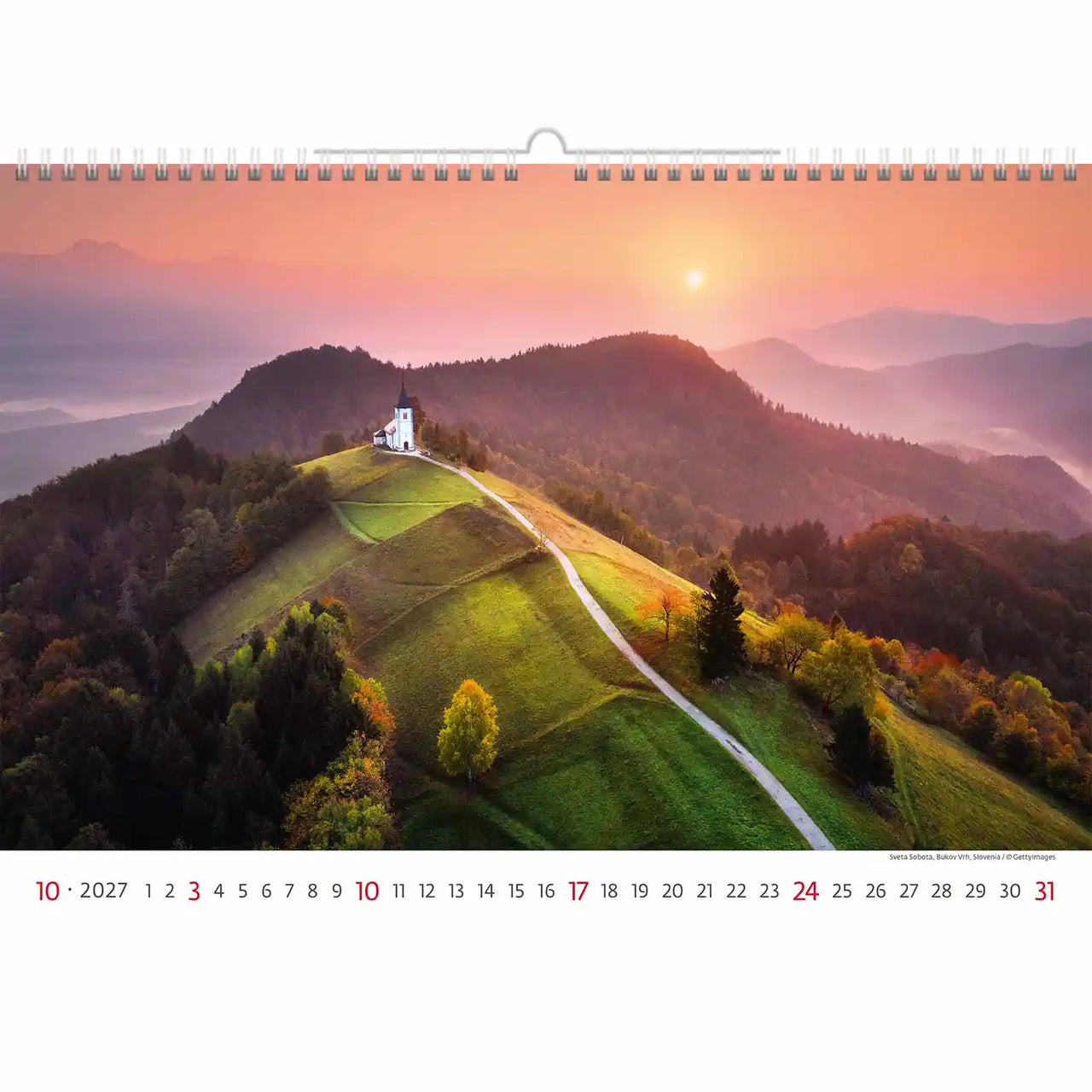Kalender met een schilderachtig berglandschap en zonsondergang