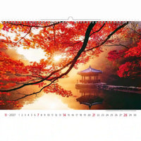 Kalender met herfsttafereel met rode bladeren en een pagode.