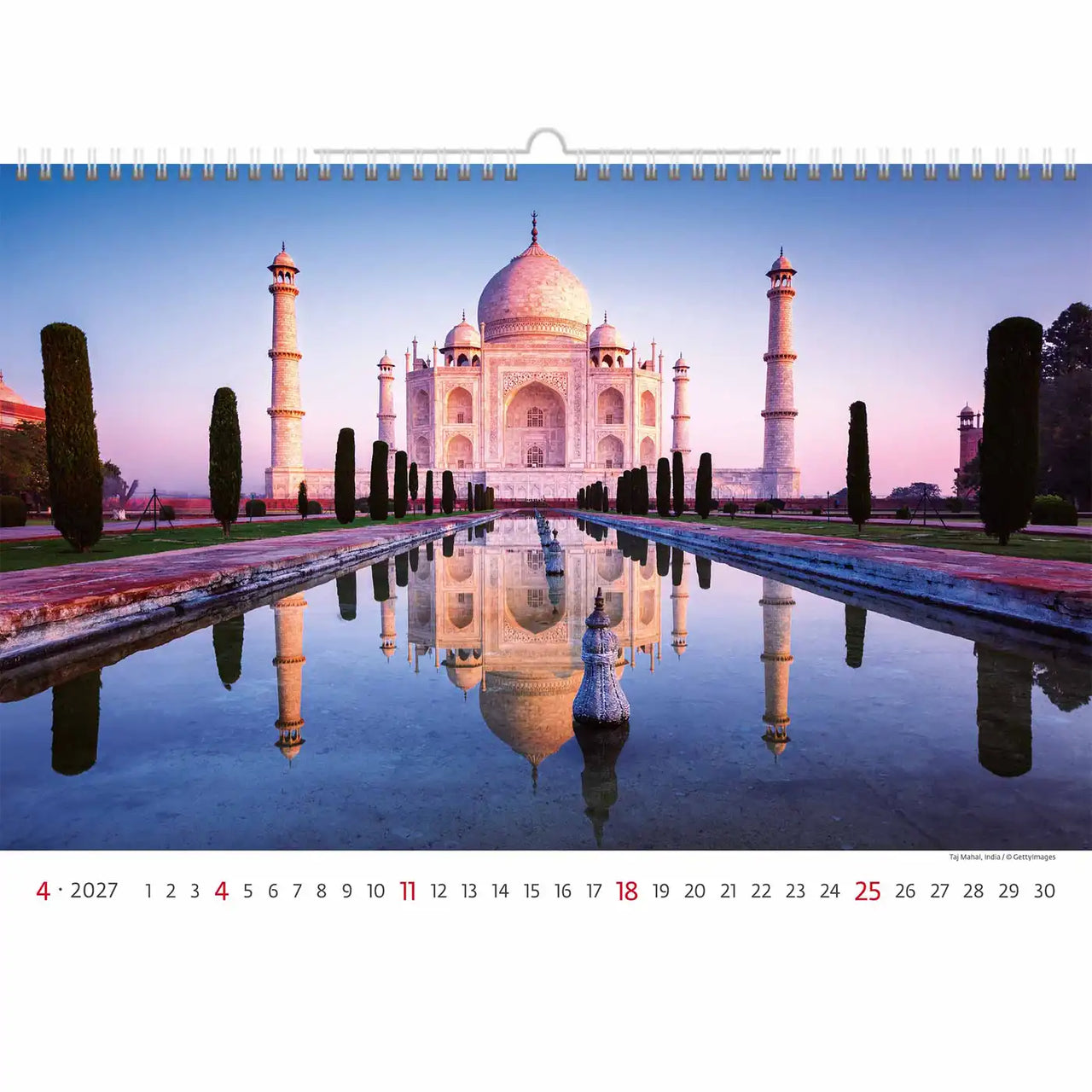 Kalender met een foto van de Taj Mahal bij zonsondergang, met de weerspiegeling ervan in het water.