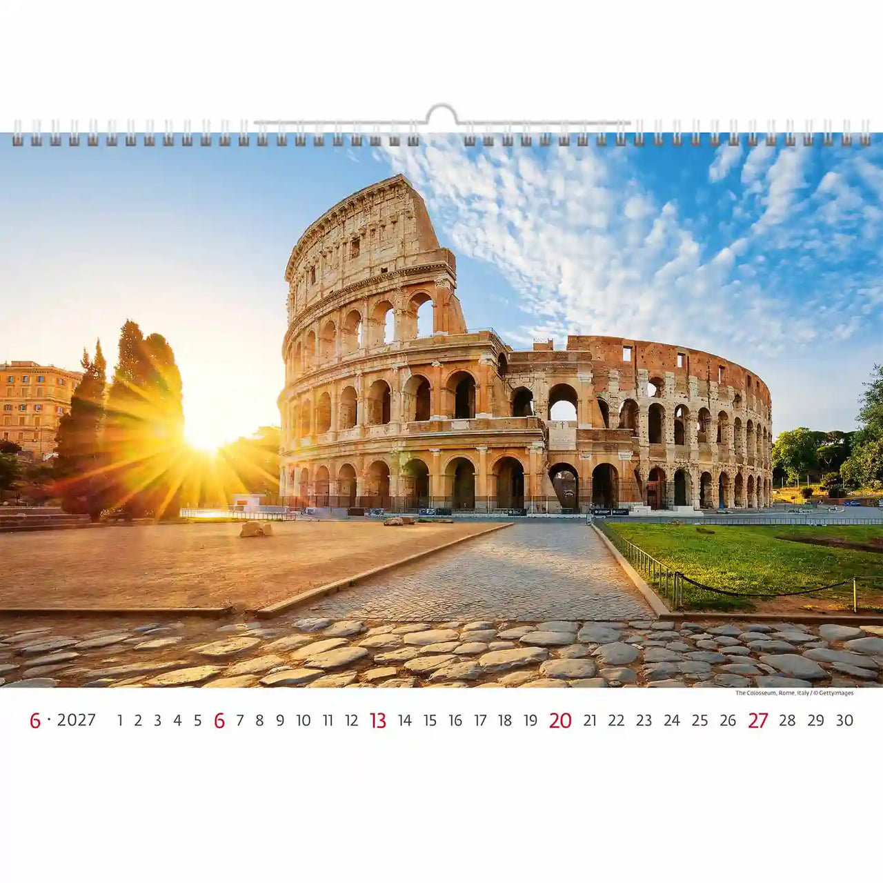 Kalender met een afbeelding van het Colosseum in Rome, Italië, op een witte achtergrond.