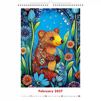 Kalenderpagina voor februari 2027 met een kleurrijke beerillustratie in een tuin.