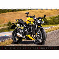 Gele motorfiets op een weg met een schilderachtige achtergrond, met een kalender indeling.
