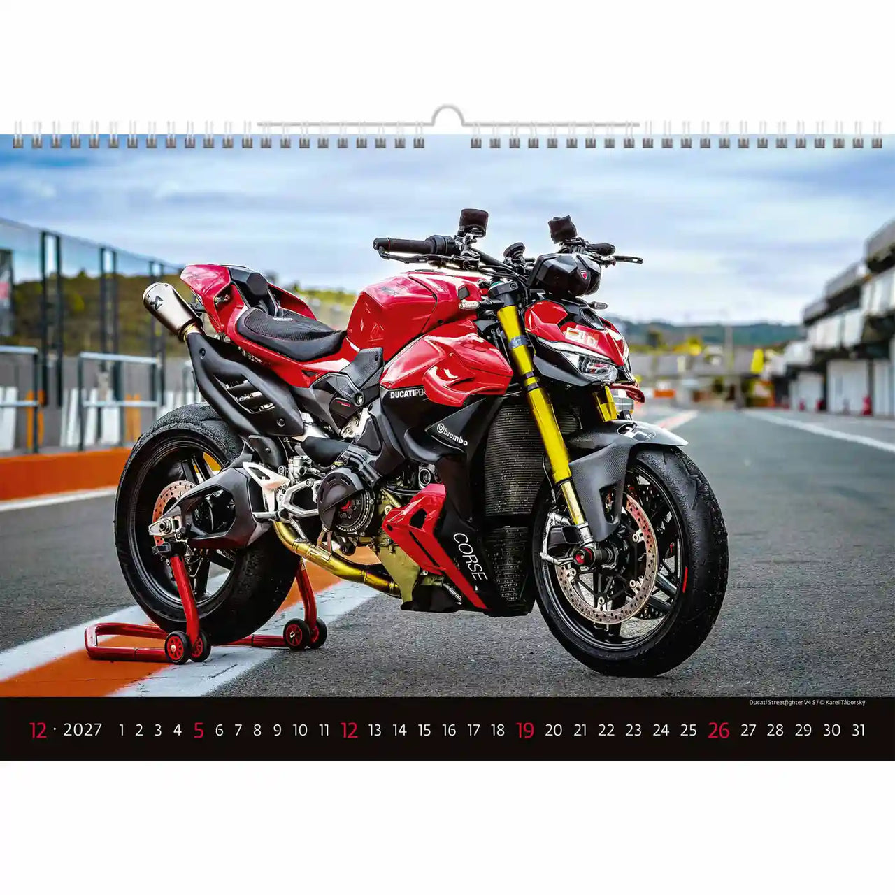 Rode motorfiets op een circuit met een kalender indeling
