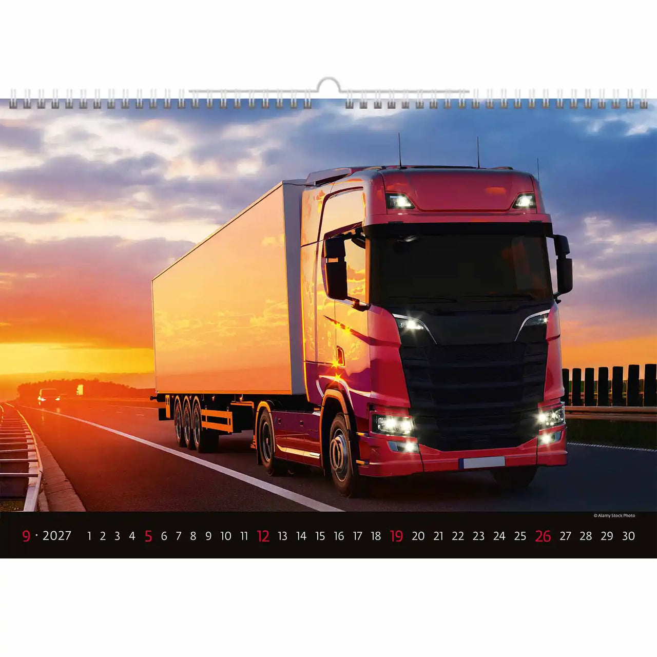 Kalender met een rode vrachtwagen op een weg bij zonsondergang