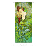 Art Nouveau-stijl schilderij van een vrouw met florale elementen op een witte achtergrond