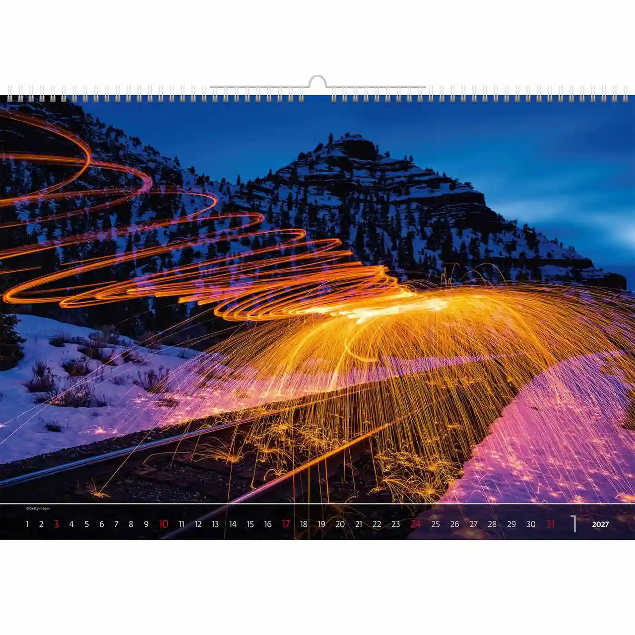 Kalender met een berg- en lichtschildereffect op een witte achtergrond
