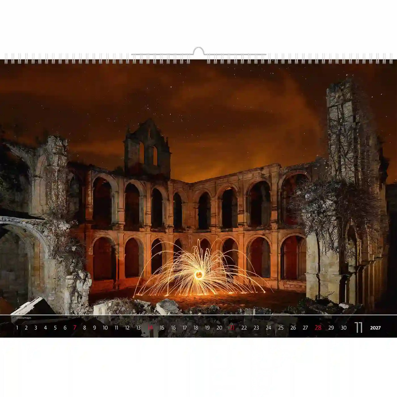 Kalender met een nachtelijk tafereel van oude ruïnes en vuurwerk op de voorgrond