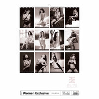 Kalender met zwart-wit afbeeldingen van vrouwen in verschillende poses en outfits.