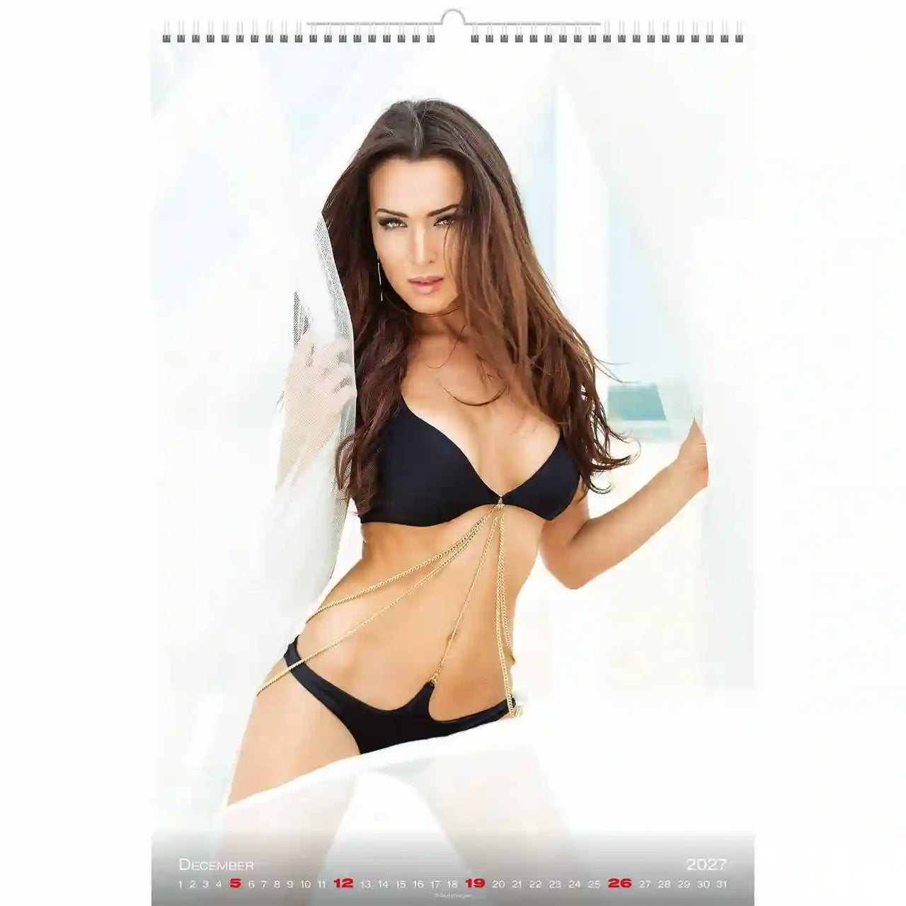 Kalenderpagina met een vrouw in zwarte lingerie op een witte achtergrond