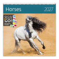 Kalender 2027 met een rennend paard op een woestijnachtergrond met 'Stick & Go!' stickers inbegrepen.