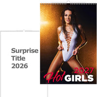 Kalenderomslag met een model in een witte outfit met de tekst 'Hot Girls 2027'.